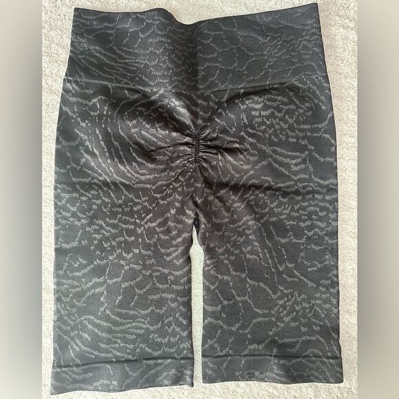 Gymshark | Adapt Cycling Shorts Size Medium - Picture 2 of 4